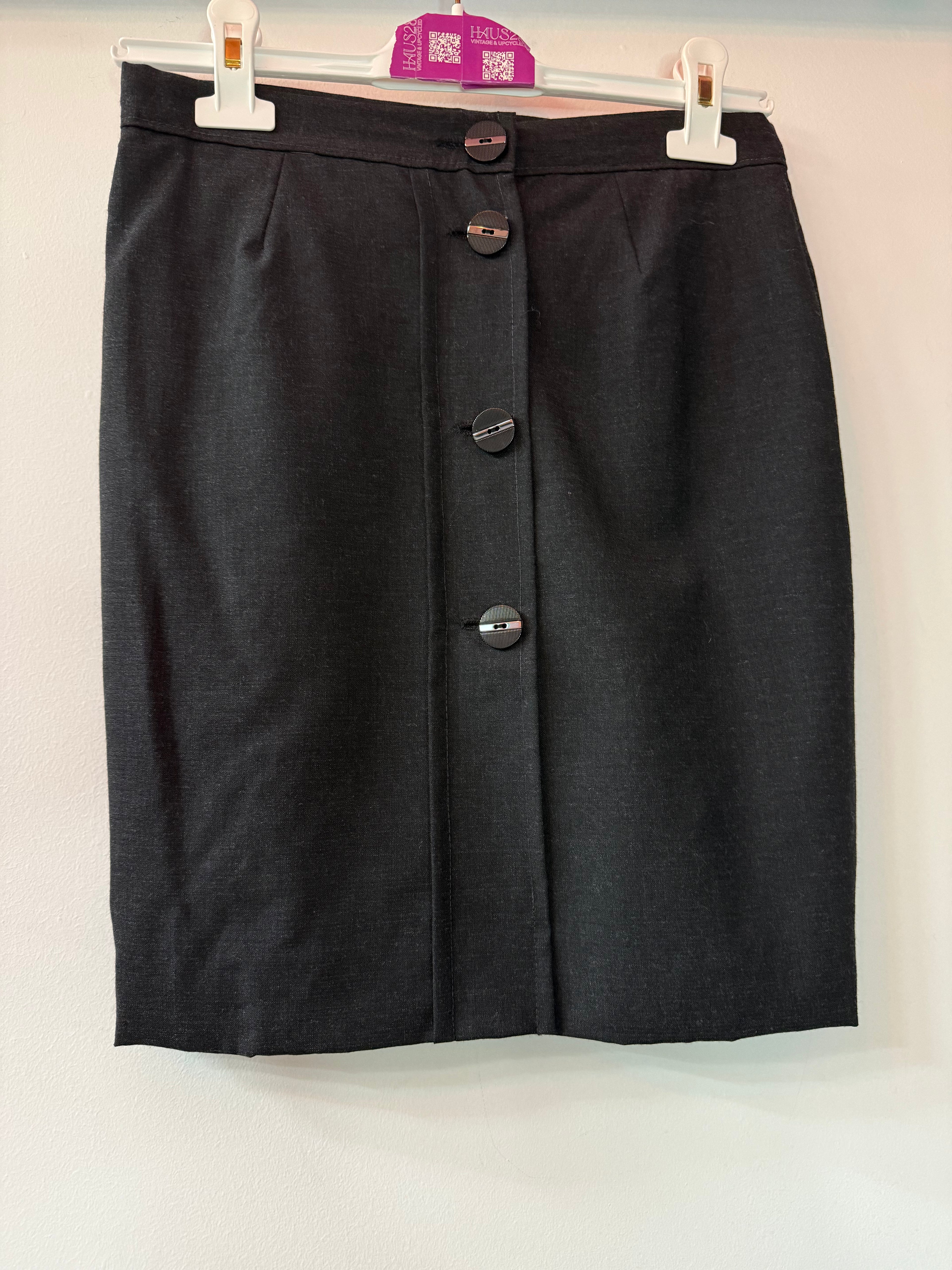 Gonna sartoriale abbottonata